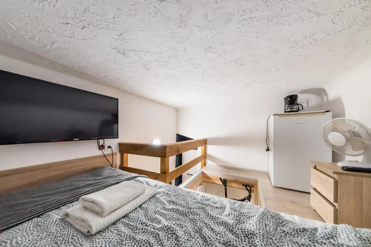 Micro Apartments 2,5 Qm - Najmniejsze Apartamenty Swiata 2,5 Mkw Kraków 0*,  Polska