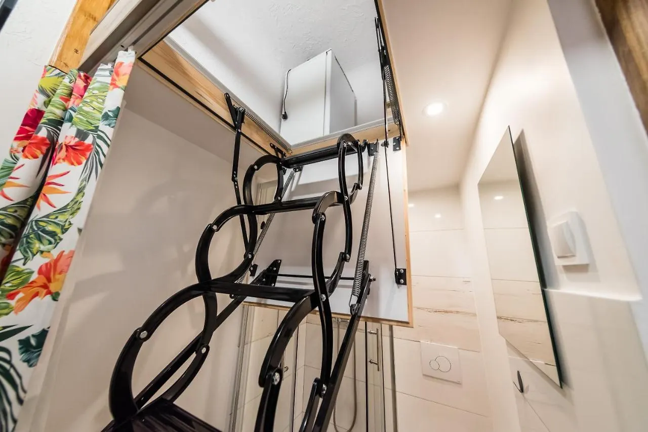 Micro Apartments 2,5 Qm - Najmniejsze Apartamenty Swiata 2,5 Mkw Kraków 0*,  Polska
